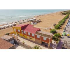 VENTA CASA INDEPENDIENTE PRIMERA LÍNEA PLAYA EN GUARDAMAR DEL SEGURA, 7 DORM. 3 BAÑOS