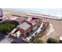 VENTA CASA INDEPENDIENTE PRIMERA LÍNEA PLAYA EN GUARDAMAR DEL SEGURA, 7 DORM. 3 BAÑOS