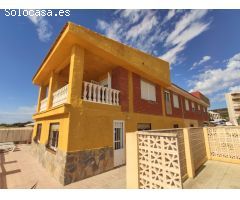 VENTA CASA INDEPENDIENTE PRIMERA LÍNEA PLAYA EN GUARDAMAR DEL SEGURA, 7 DORM. 3 BAÑOS