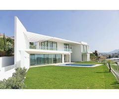 Impresionante villa de estilo contemporaneo con vistas panoramicas en La Alqueria, Benahavis