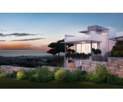 Espectacular adosada con vistas al mar y campos de golf en Cabo Pino, Marbella