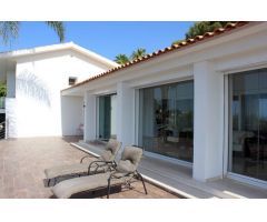 Encantadora villa con vistas al mar, situada en Mirador de Paraiso, Benahavis