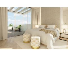 Espectacular adosada con vistas al mar y campos de golf en Cabo Pino, Marbella