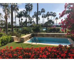 Precioso bajo con jardin y piscina en pleno Puerto Banus.