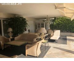 Precioso bajo con jardin y piscina en pleno Puerto Banus.