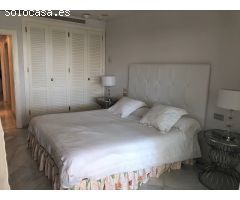 Precioso bajo con jardin y piscina en pleno Puerto Banus.