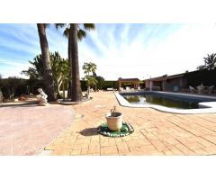 Chalet en Alzabares Alto, Elche.