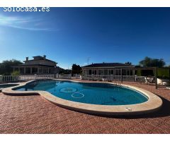 Chalet a la venta con piscina y pista de tenis en Elche, zona Perleta.