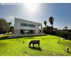 Villa de lujo en primera línea de playa de les Rotes, Denia