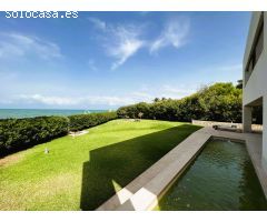 Villa de lujo en primera línea de playa de les Rotes, Denia