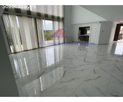 Exclusivo chalet urbano seminuevo en Peña las Águilas.