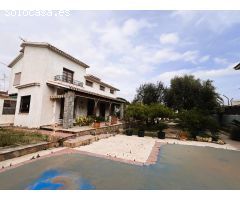 Chalet urbano en Elche, zona Ciudad Jardin.