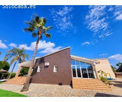 Chalet a la venta en Jacarilla.