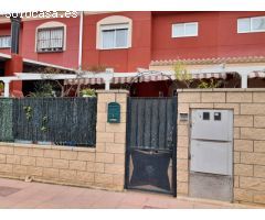 Adosado de 4 habitaciones en el Albatera junto a colegios