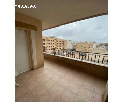 OPORTUNIDAD VIVIENDA CON PLAZA GARAJE Y PISCINA