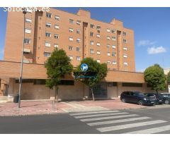 Se alquila estupendo Local comercial en Calle Santander, Alcala de Henares. Madrid