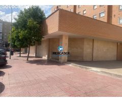 Se alquila estupendo Local comercial en Calle Santander, Alcala de Henares. Madrid