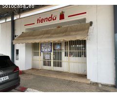 Terreno industrial en venta con edificio de gasolinera contruido en su interior.