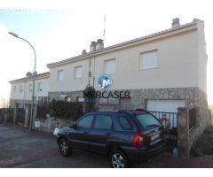 Chalet adosado en venta, C/ Cruces, Valdelaguna, Madrid