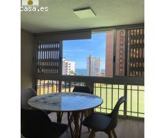 Apartamento Reformado con parking y piscina a un paso de playa poniente!