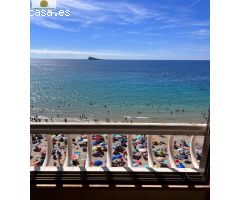 Gran atico en primera linea de playa con vistas de ensueño ,Benidorm.