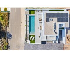 Chalet con Piscina Privada. Obra Nueva en Polop.