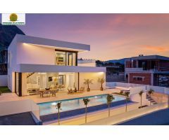Chalet con Piscina Privada. Obra Nueva en Polop.