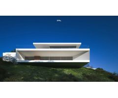 VILLA DE LUJO DE OBRA NUEVA CON VISTAS AL MAR EN MORAIRA