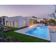 VILLA DE OBRA NUEVA EN LAS COLINAS GOLF