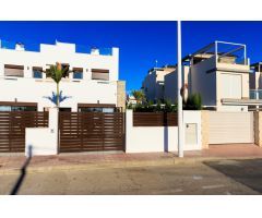 ÚLTIMAS VIVIENDAS!! VIVIENDAS ADOSADAS, 3 DORMITORIOS, 2 BAÑOS, PISCINA Y JACUZZI