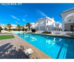 PLANTA BAJA EN ESQUINA, CON JARDÍN PRIVADO Y VISTAS A LA PISCINA