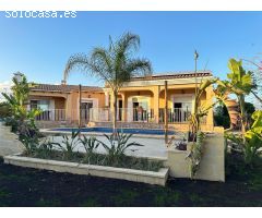 Encantador Chalet en Mutxamel con Vistas al Mar y Piscina Propia