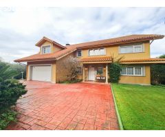 Chalet en Venta en Cambre, A Coruña