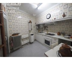 CASA EN ESQUINA CON 4 DORMITORIOS  POR SOLO 110.000 EUROS, POR ZONA CENTRO
