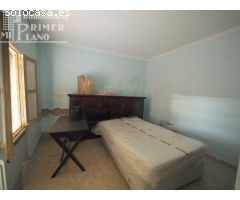 CASA EN ESQUINA CON 4 DORMITORIOS  POR SOLO 110.000 EUROS, POR ZONA CENTRO