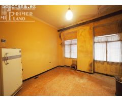Vivienda de 2 plantas en pleno centro de Tomelloso en calle Socuellamos para reformar, con 275 m2