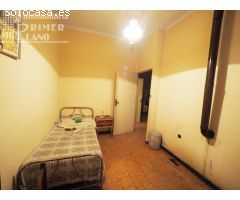 Vivienda de 2 plantas en pleno centro de Tomelloso en calle Socuellamos para reformar, con 275 m2