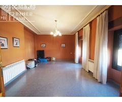 Espectacular vivienda en C/Socuellamos, con 3 dormitorios, 1 baño, garaje para 4 coches