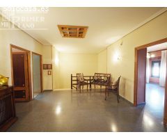 Espectacular vivienda en C/Socuellamos, con 3 dormitorios, 1 baño, garaje para 4 coches