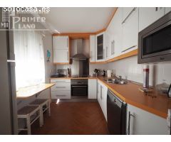 *Vivienda de 2 plantas junto a c/Doña Crisanta con 6 dormitorios, 2 baños, garaje y patio*