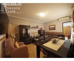 *Vivienda de 2 plantas junto a c/Doña Crisanta con 6 dormitorios, 2 baños, garaje y patio*