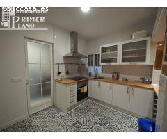 CASA DE DOS PLANTAS JUNTO A C/ DOÑA CRISANTA POR 195.000 €