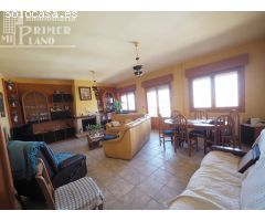 *Espectacular casa en venta por calle Jose Maria Del Moral, 4 dormitorios, 4 baños, garaje y patio*