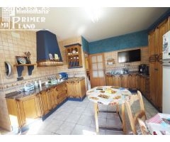 *Espectacular casa en venta por calle Jose Maria Del Moral, 4 dormitorios, 4 baños, garaje y patio*