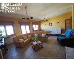 *Espectacular casa en venta por calle Jose Maria Del Moral, 4 dormitorios, 4 baños, garaje y patio*