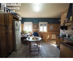 *Espectacular casa en venta por calle Jose Maria Del Moral, 4 dormitorios, 4 baños, garaje y patio*