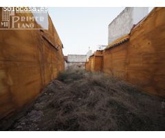 Solar junto a Plaza de Toros, en calle Cadarso con 129 m2 de parcela y por solo 36.000 euros.