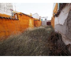 Solar junto a Plaza de Toros, en calle Cadarso con 129 m2 de parcela y por solo 36.000 euros.