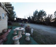 Se vende parcela en la Alavesa con piscina luz y agua