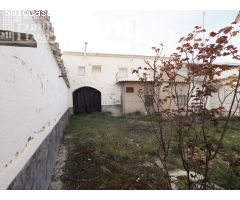 Casa en pleno centro de Argamasilla, para reformar o como solar con 723 m2 y 15 m de fachada